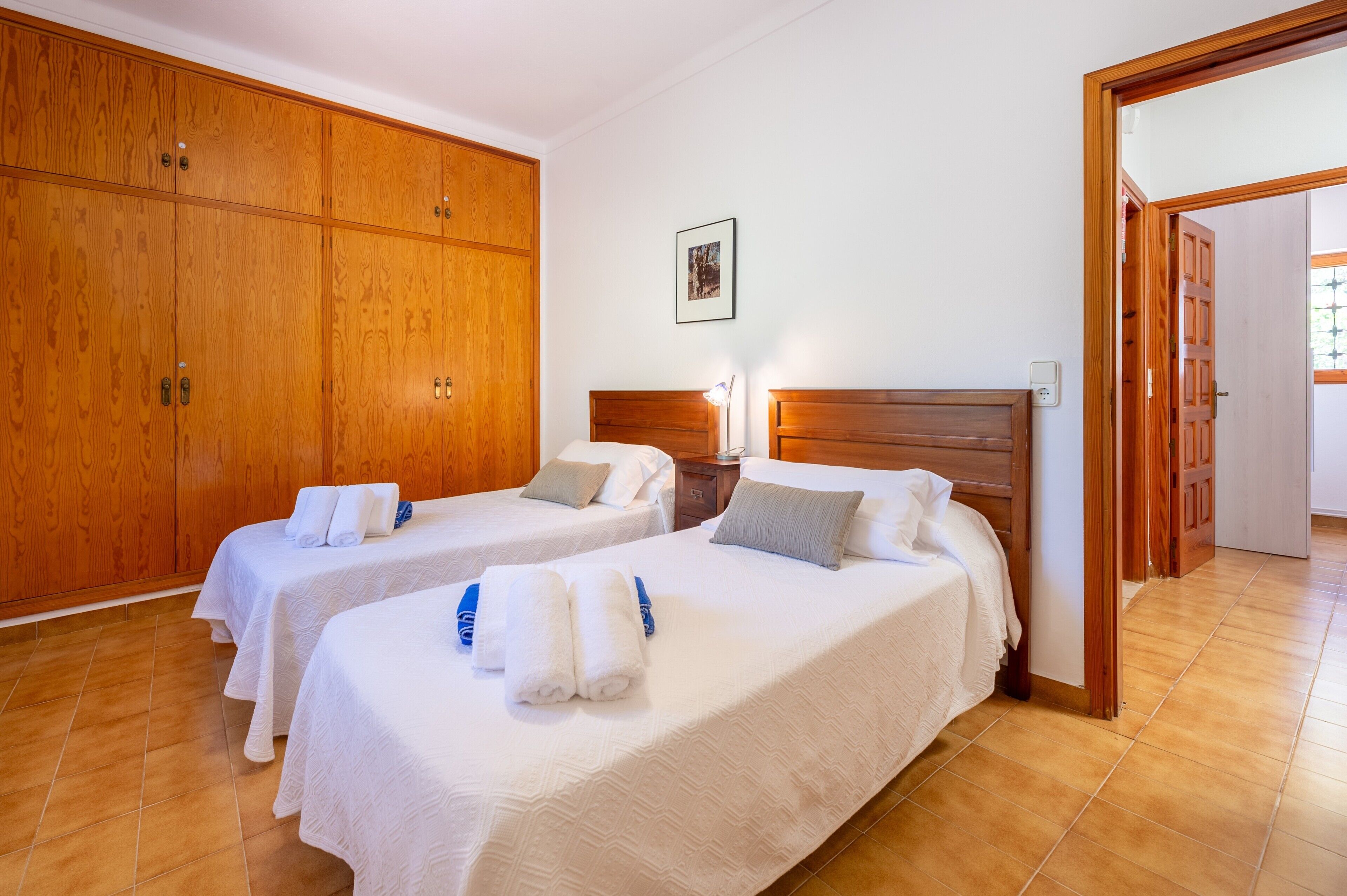 4 dormitorios, tabla de planchar con plancha, wifi gratis y ropa de cama
