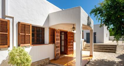 Villa "Can Joan den Coves" mit Bergblick, Pool & WLAN