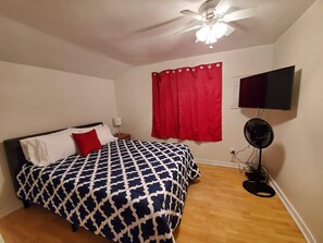 4 bedrooms, desk, iron/ironing board, free WiFi - Spacious Family Friendly House, Close To Trails and Mackinac Island Ferries! (Moran)