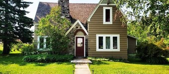 Spacious Family Friendly House, Close To Trails and Mackinac Island Ferries!