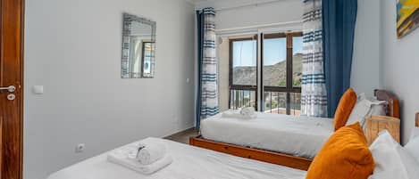 2 bedrooms, iron/ironing board, internet, bed sheets