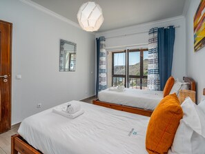 2 chambres, fer et planche à repasser, accès Internet, draps fournis