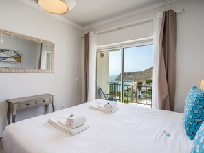 2 bedrooms, iron/ironing board, Internet, bed sheets