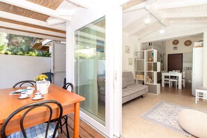 Dining - Carlotta Beach House with Garden and Wi-Fi (Valledoria Sassari)