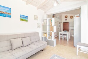 Fernseher, DVD-Player, Stereoanlage