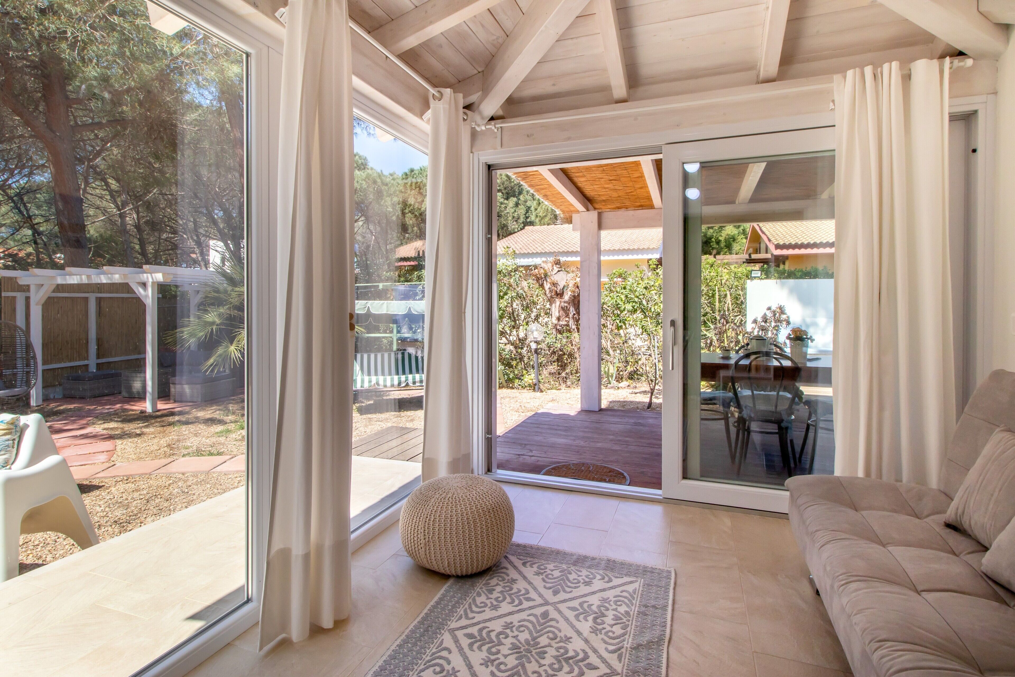 Televisión, reproductor de DVD y estéreo 