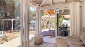 Televisión, reproductor de DVD y estéreo