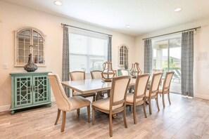Dining - Traditional Home with Private Pool and Spillover Spa at Encore (Kissimmee)