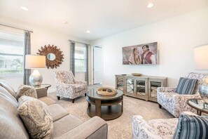 TV - Traditional Home with Private Pool and Spillover Spa at Encore (Kissimmee)