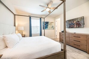 8 bedrooms, iron/ironing board, WiFi, bed sheets - Traditional Home with Private Pool and Spillover Spa at Encore (Kissimmee)