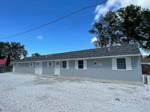 Exterior - GOTL Strip Suite #3- Sunset Vacation Rentals (Geneva)