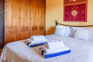 4 chambres, fer et planche à repasser, accès au Wi-Fi (inclus)