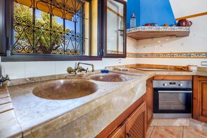 冰箱、微波炉、烤箱、炉灶