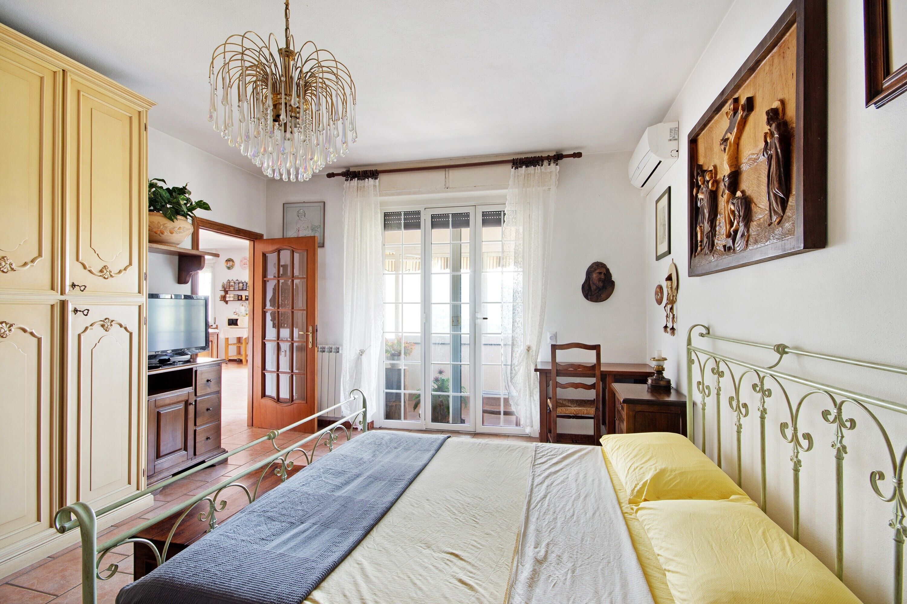 3 bedrooms, iron/ironing board, free WiFi, bed sheets