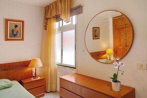 3 bedrooms, iron/ironing board, free WiFi, bed sheets - Apartment "Vacation Home La Sanjora" Close to the Beach with Wi-Fi & Balcony (Valverde)