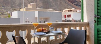 Apartment "Vacation Home La Sanjora" Close to the Beach with Wi-Fi & Balcony