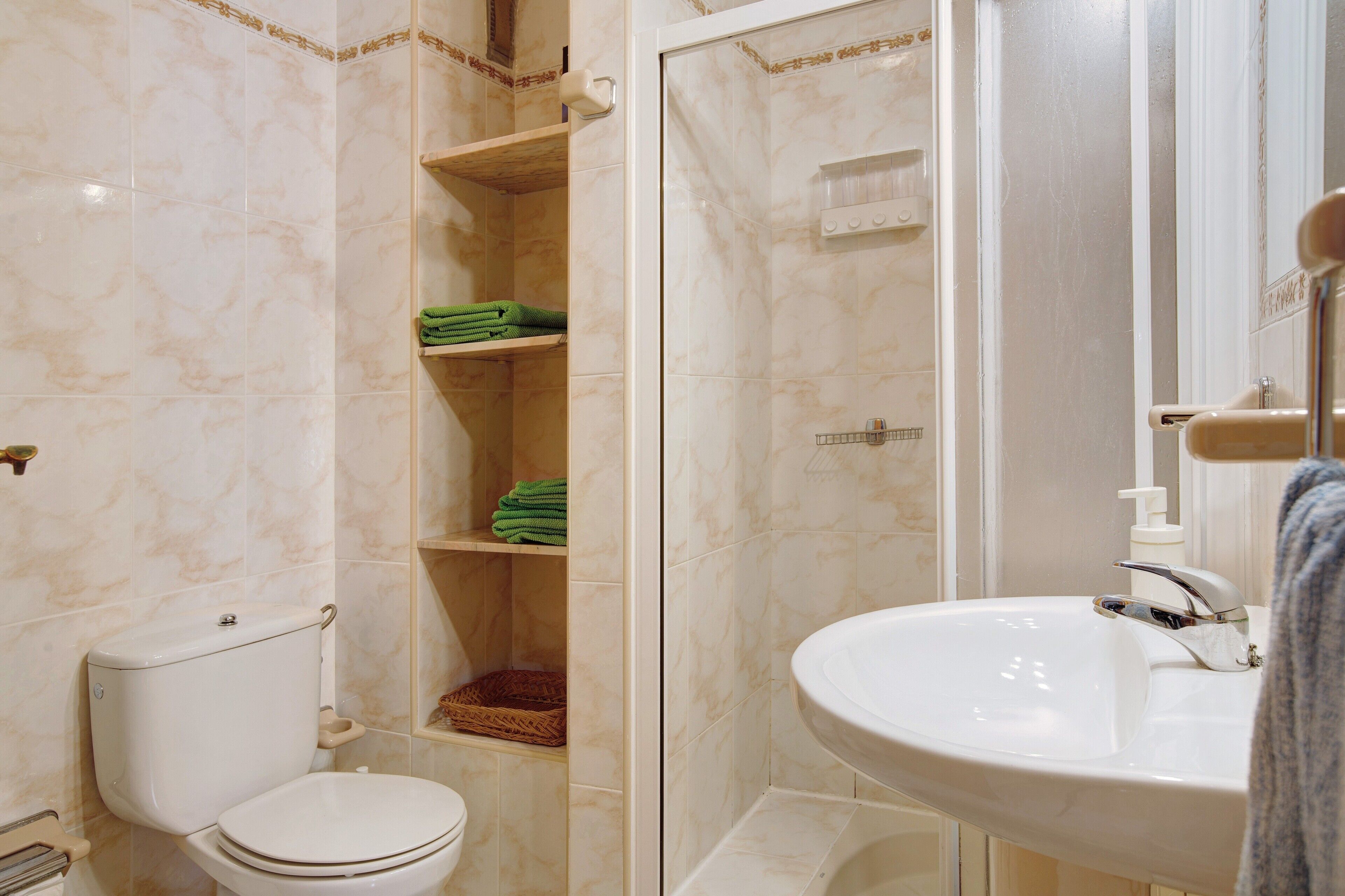 Bathtub, hair dryer, towels