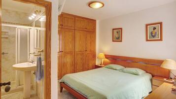 3 Schlafzimmer, Bügeleisen/Bügelbrett, kostenloses WLAN, Bettwäsche