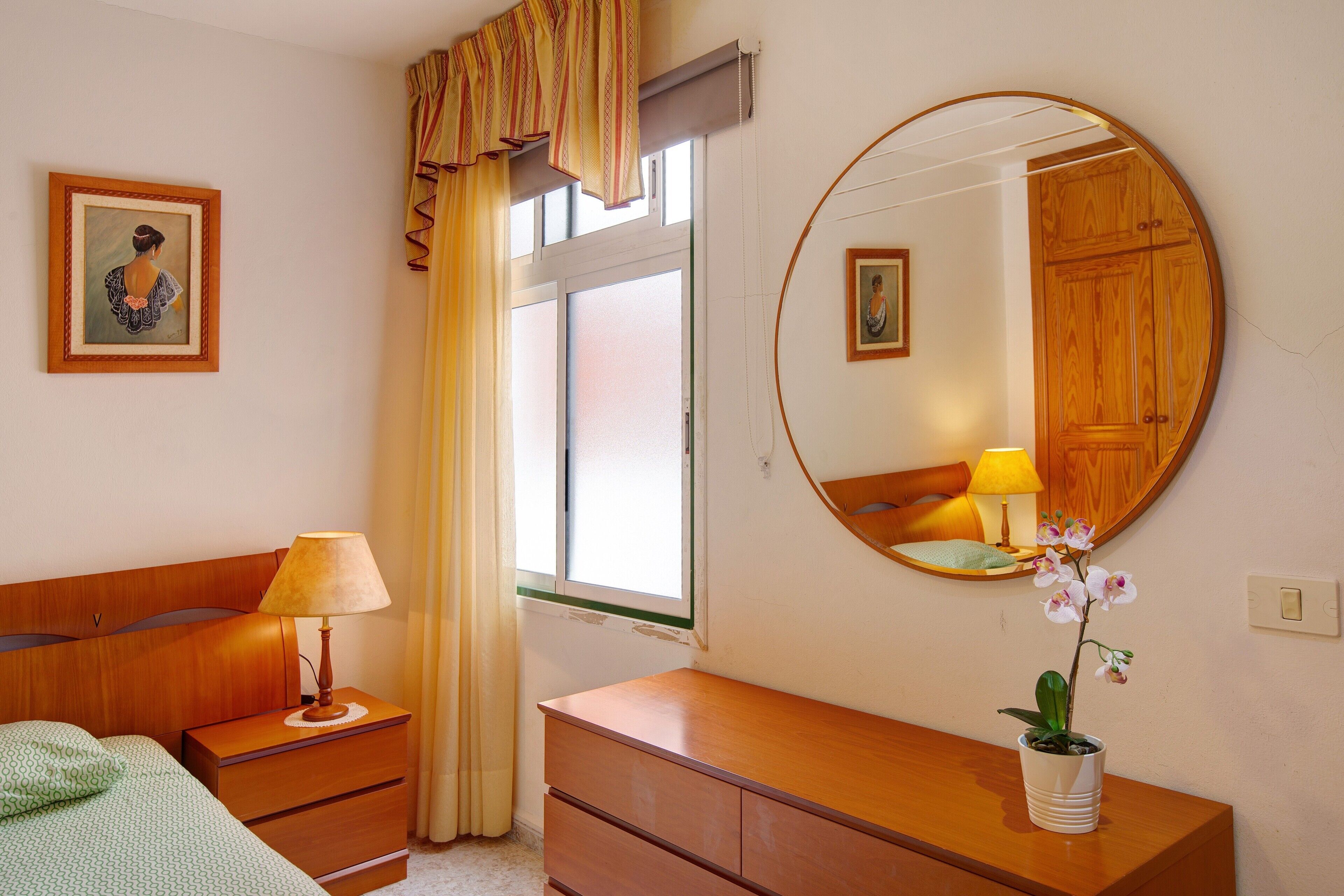 3 makuuhuonetta, silitysrauta/-lauta, ilmainen Wi-Fi, vuodevaatteet