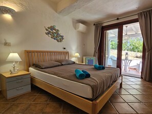 4 bedrooms, iron/ironing board, free WiFi, bed sheets - Villa LUNA ROSSA with Sea View, Pool, A/C, Wi-Fi, Garden, Terrace & Balcony (san teodoro)