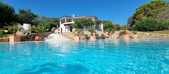 Villa LUNA ROSSA with Sea View, Pool, A/C, Wi-Fi, Garden, Terrace & Balcony