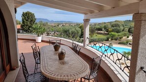 Outdoor dining - Villa LUNA ROSSA with Sea View, Pool, A/C, Wi-Fi, Garden, Terrace & Balcony (san teodoro)