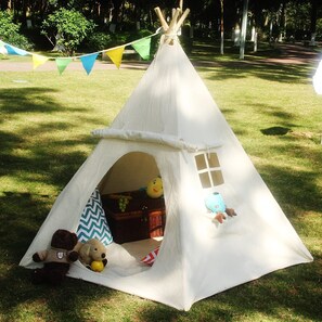 Children’s area - Moose's Log Cabin, Shanty and Shack (Waihi)