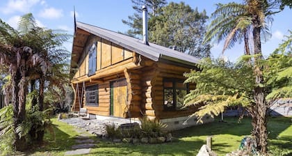 Moose's Log Cabin, Shanty and Shack