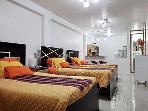 2 bedrooms, iron/ironing board, free WiFi, bed sheets