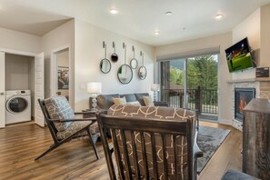 Smart TV, fireplace, DVD player