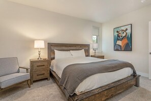 2 bedrooms, iron/ironing board, free WiFi, bed sheets - Dillon Ski Hub |Modern Sail Lofts Condo with Fireplace |Heated Garage |Summit Shuttle Access (Dillon)