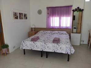 1 chambre, fer et planche à repasser, Wi-Fi gratuit, draps fournis