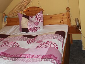 2 bedrooms, travel cot, bed sheets - Fewo Wiesenhof bis 5 Personen - Fewo Wiesenhof (Kodersdorf)