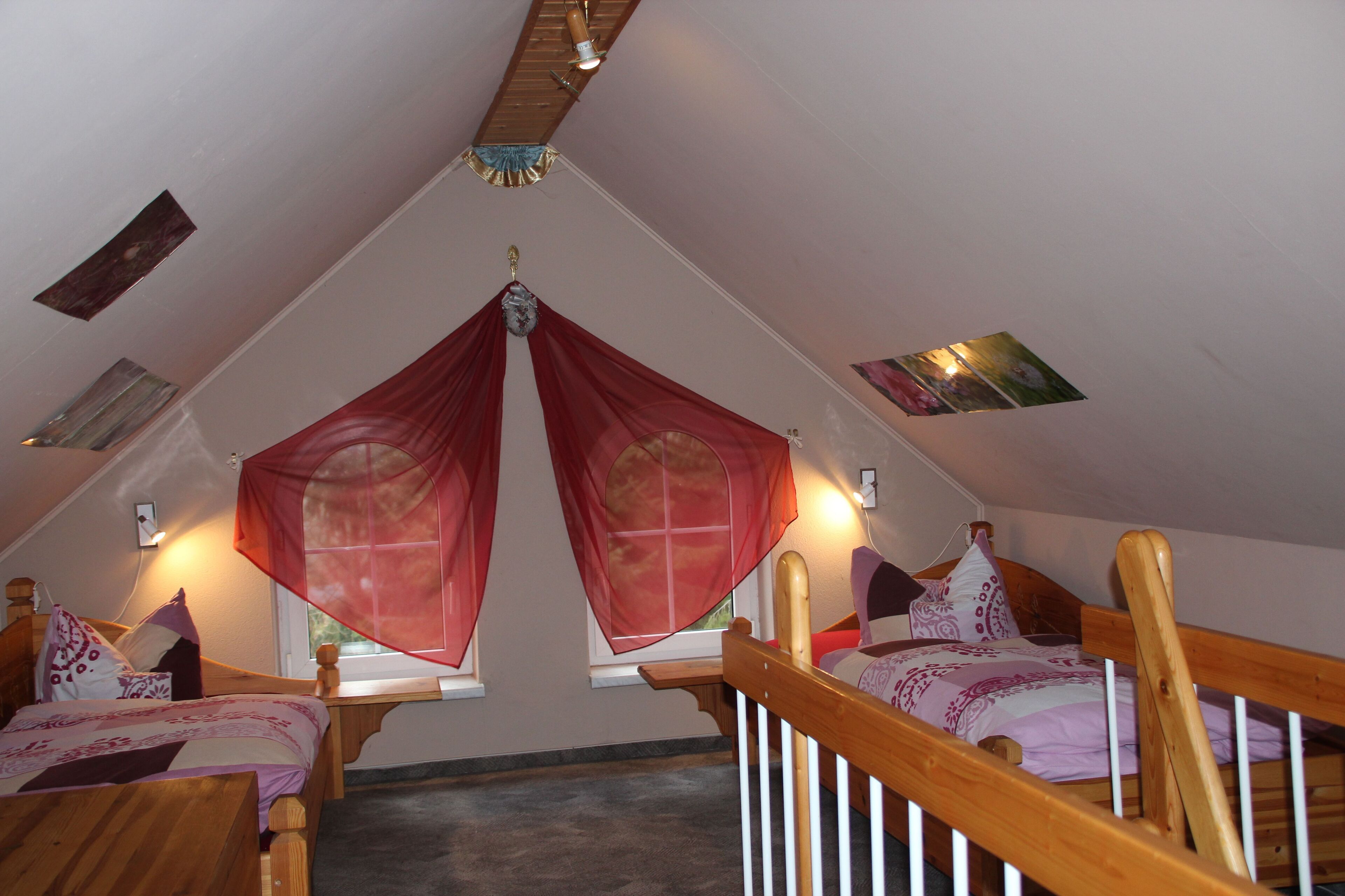 2 bedrooms, travel crib, bed sheets