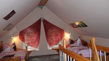 2 chambres, lit parapluie, draps fournis