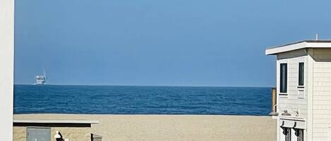 In Strandnähe, Liegestühle, Strandtücher