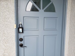 Loxkbox located on front door. You will receive a message with a checkin code.