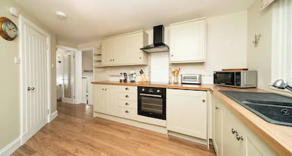 Ferry View - 2 bed detached house with fantastic v
