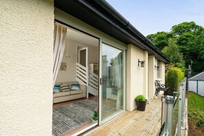 Terrace/patio - FerryView Cottage - Breath Taking Vista (Broughty Ferry, Dundee)