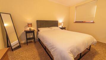 3 bedrooms, desk, iron/ironing board, free WiFi