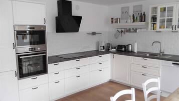 Mikrowelle, Ofen, GeschirrspĂŒler, Wasserkocher