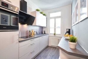 Fridge, oven, dishwasher, coffee/tea maker