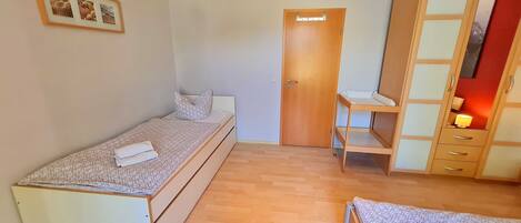 3 bedrooms, travel cot, WiFi