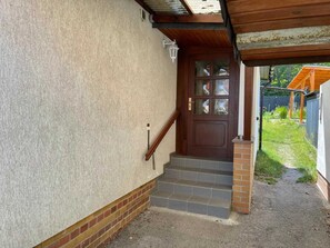 Unclassified image, 5 of 19, button