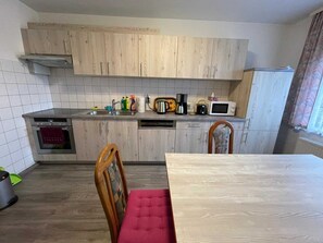 Fridge, microwave, oven, dishwasher - Ferienwohnung Bäde, Deutschland (Senftenberg)
