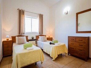 3 bedrooms, iron/ironing board, free WiFi, bed sheets
