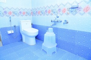 Standard Room | Bathroom