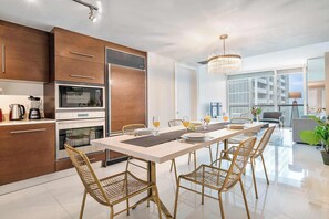 Fridge, microwave, oven, stovetop