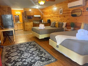 1 bedroom, WiFi, bed sheets - Cougar Run 4 in Hochatown/Broken Bow, OK (Broken Bow)