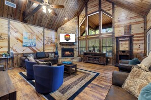 TV, caminetto, videogiochi, tavolo da calcetto